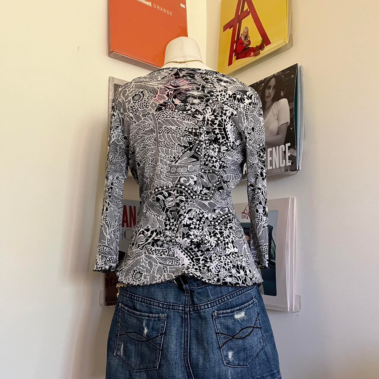 vintage 2000s graphic 3/4 sleeve