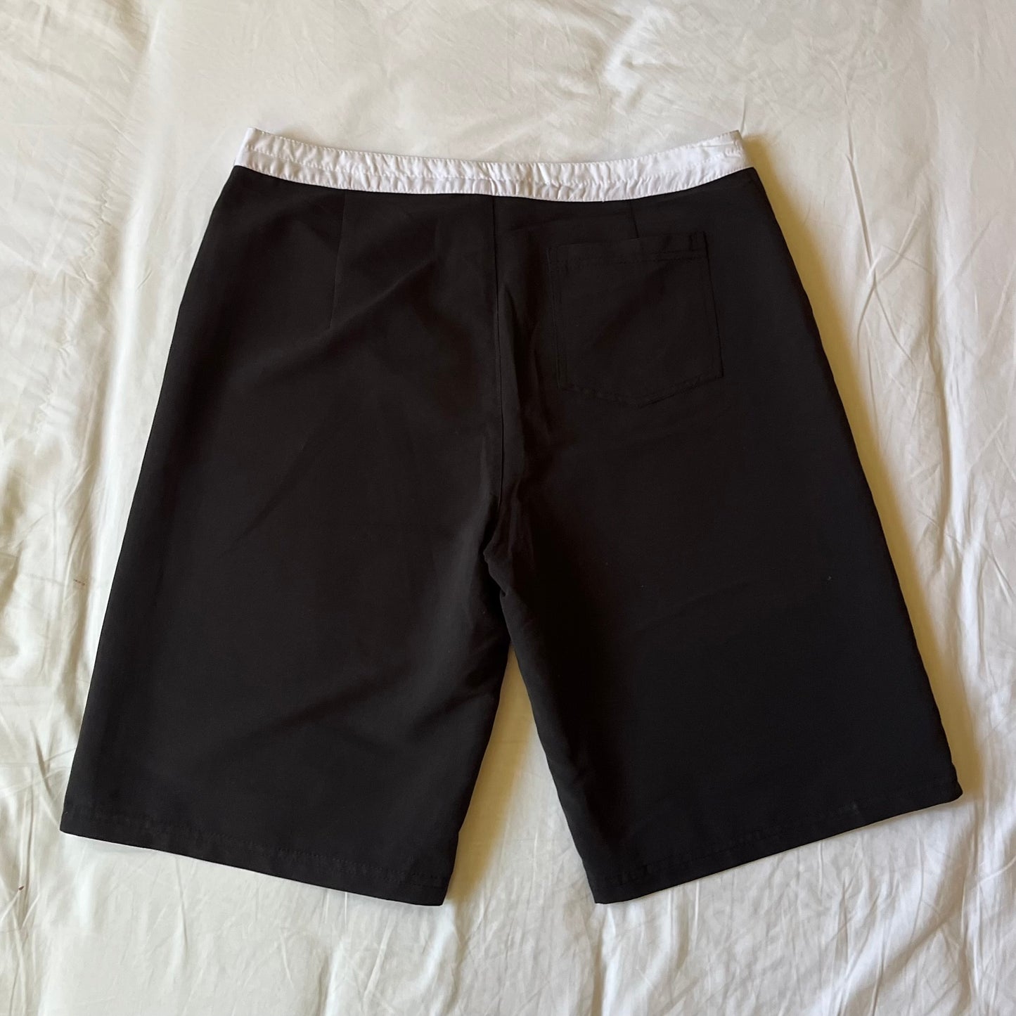deadstock 2000s black white board shorts