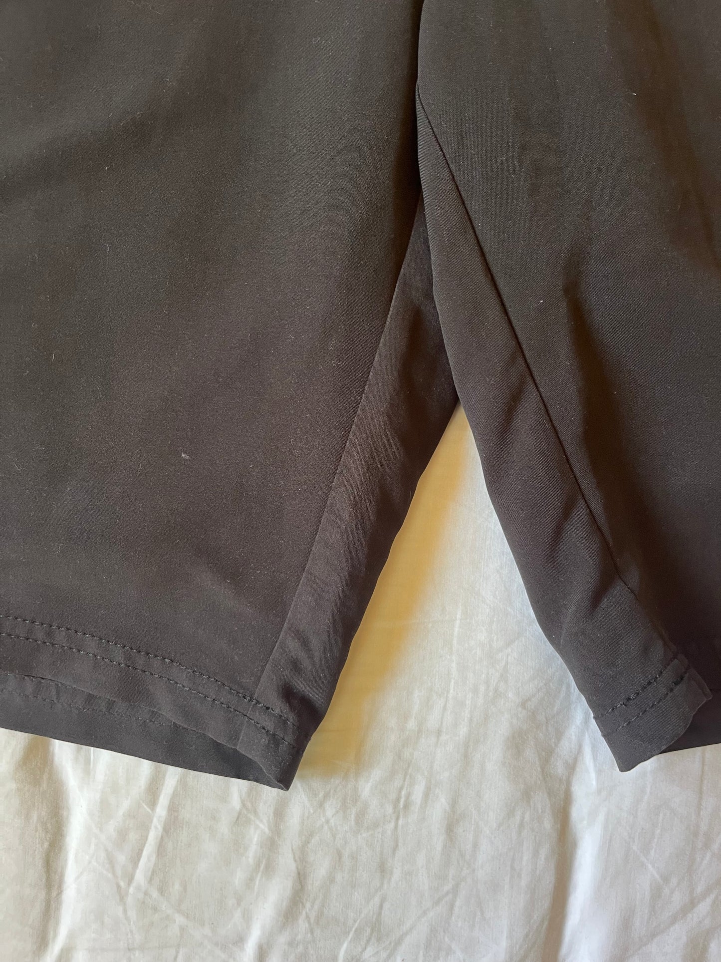 deadstock 2000s black white board shorts