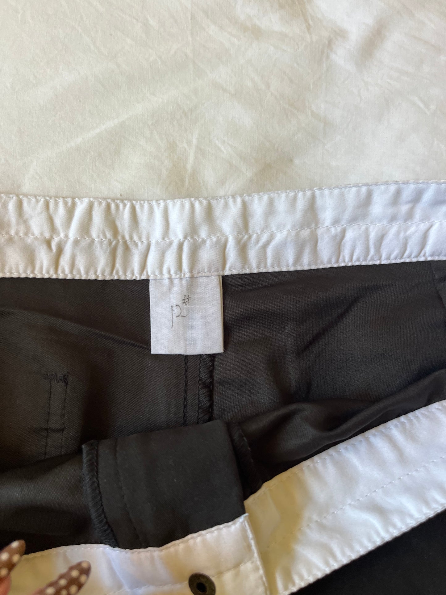 deadstock 2000s black white board shorts