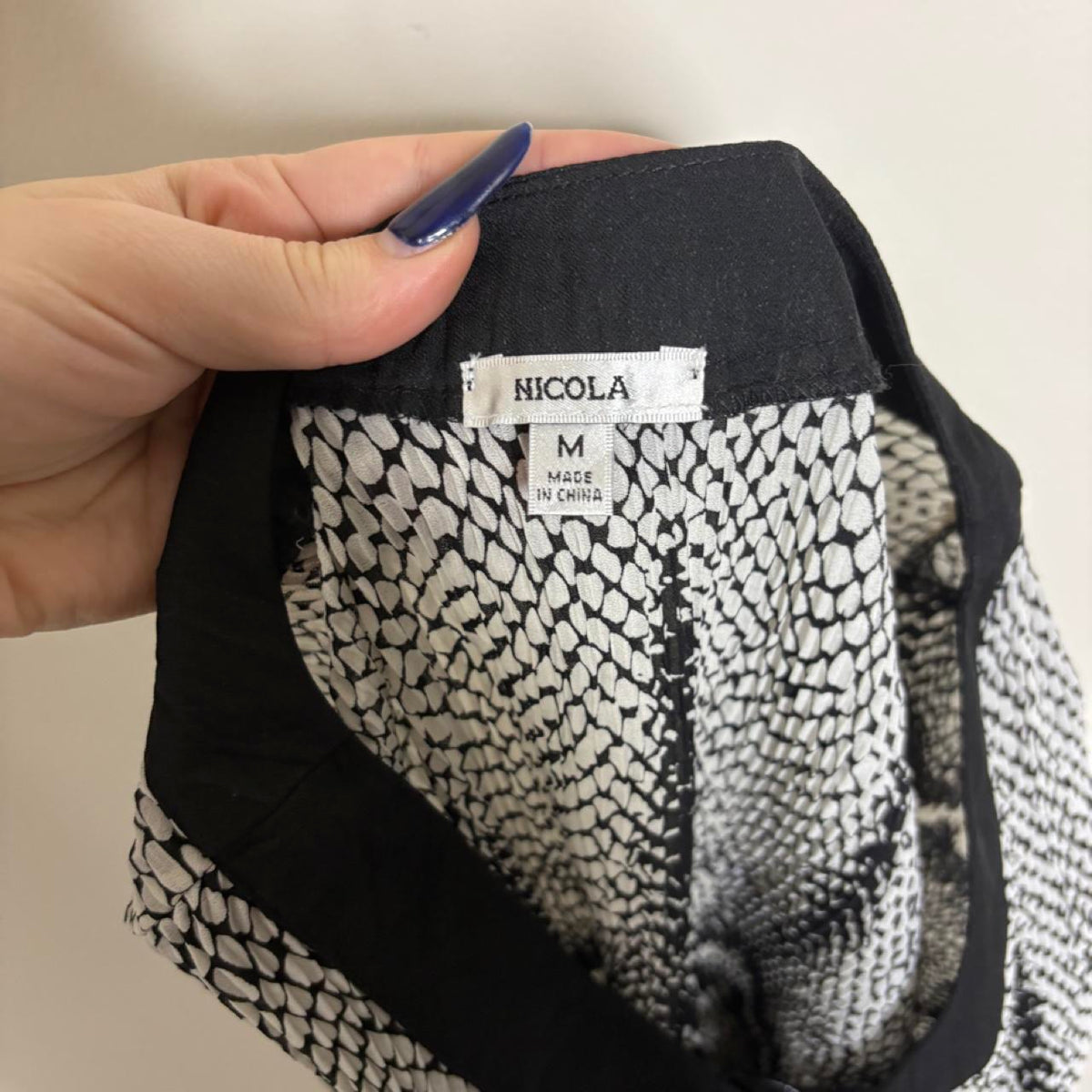 2000s y2k style black white beachy bell sleeve blouse