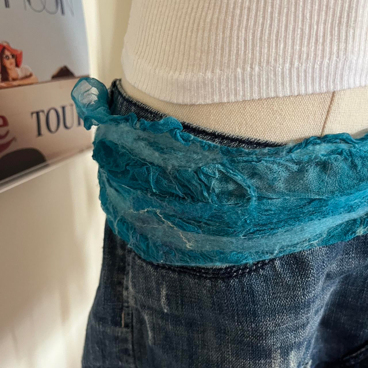 2000s y2k vintage blue abstract print skinny scarf