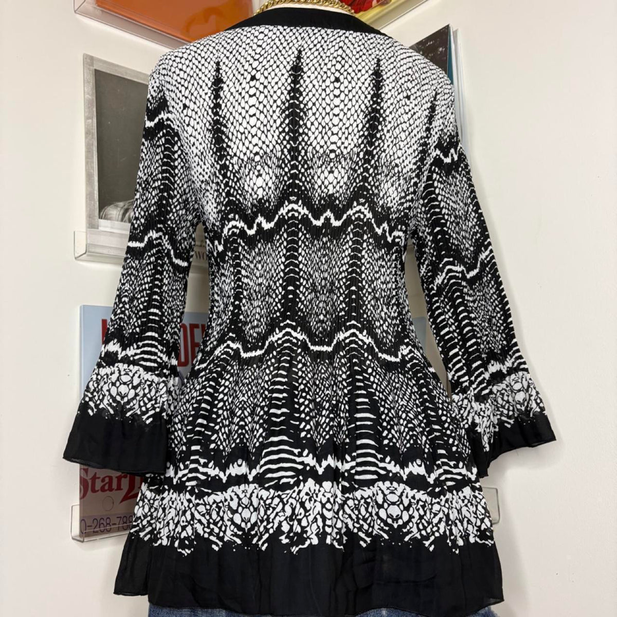 2000s y2k style black white beachy bell sleeve blouse