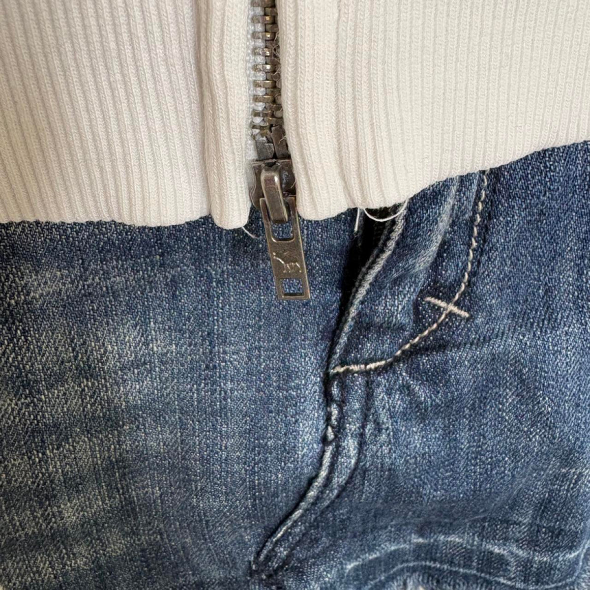 vintage 2000s y2k abercrombie and fitch white zip up jacket