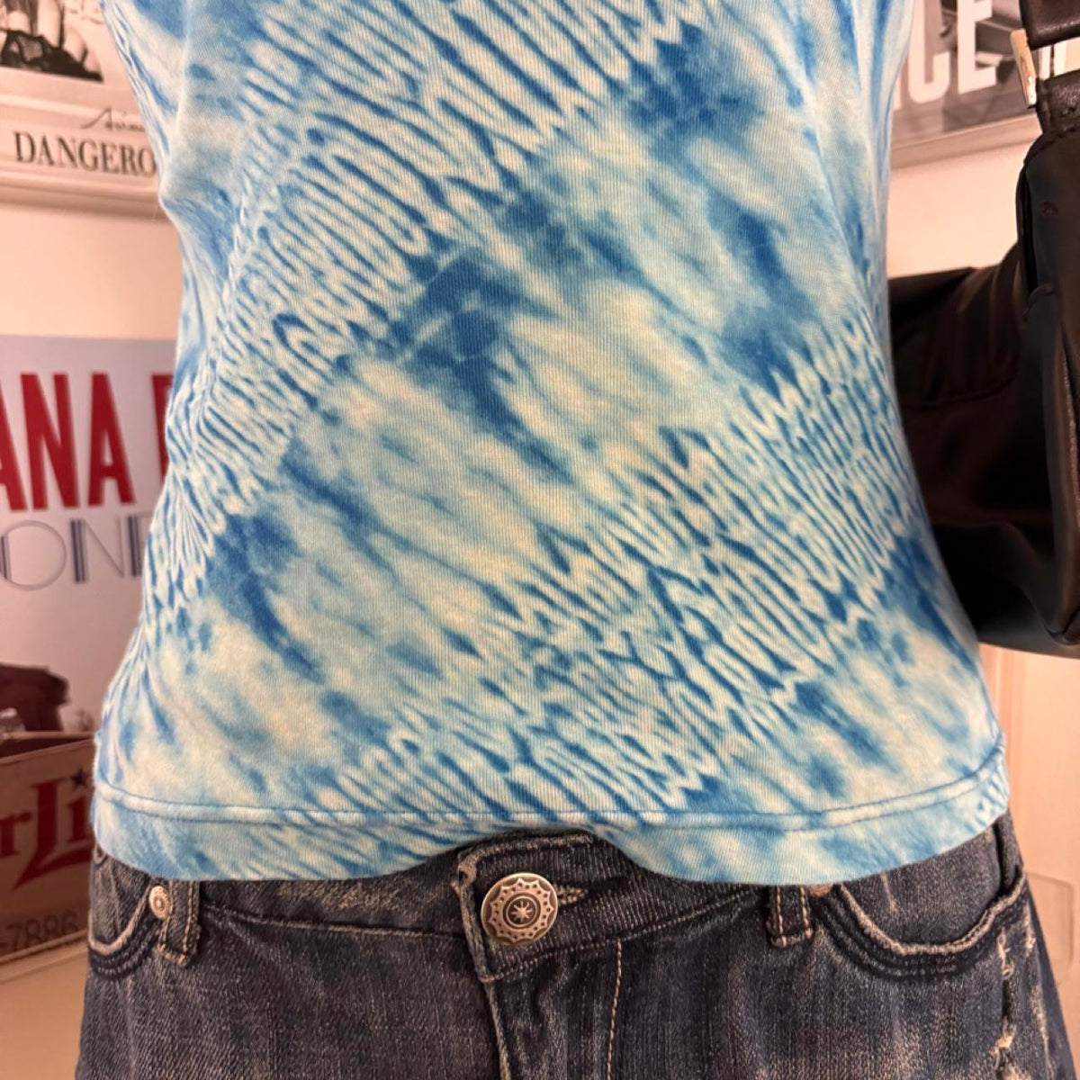 2000s y2k blue tie dye graphic tank