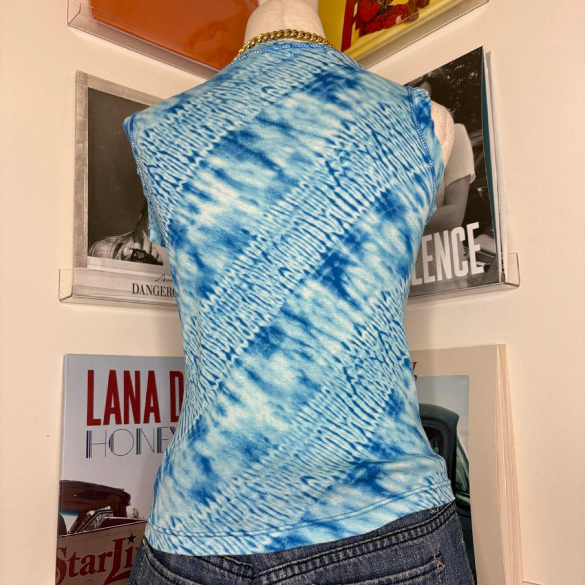 2000s y2k blue tie dye graphic tank