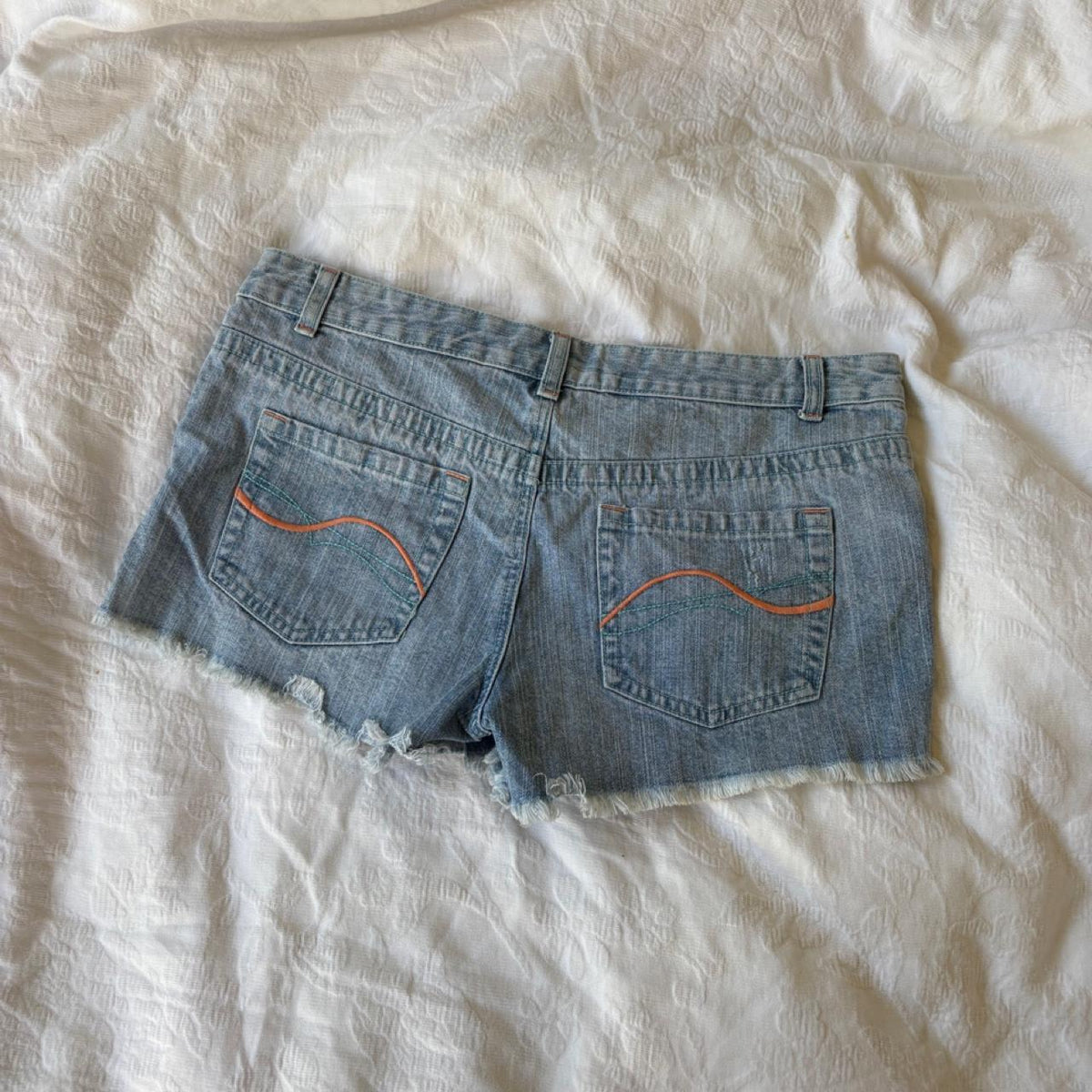 2000s y2k style light wash denim shorts