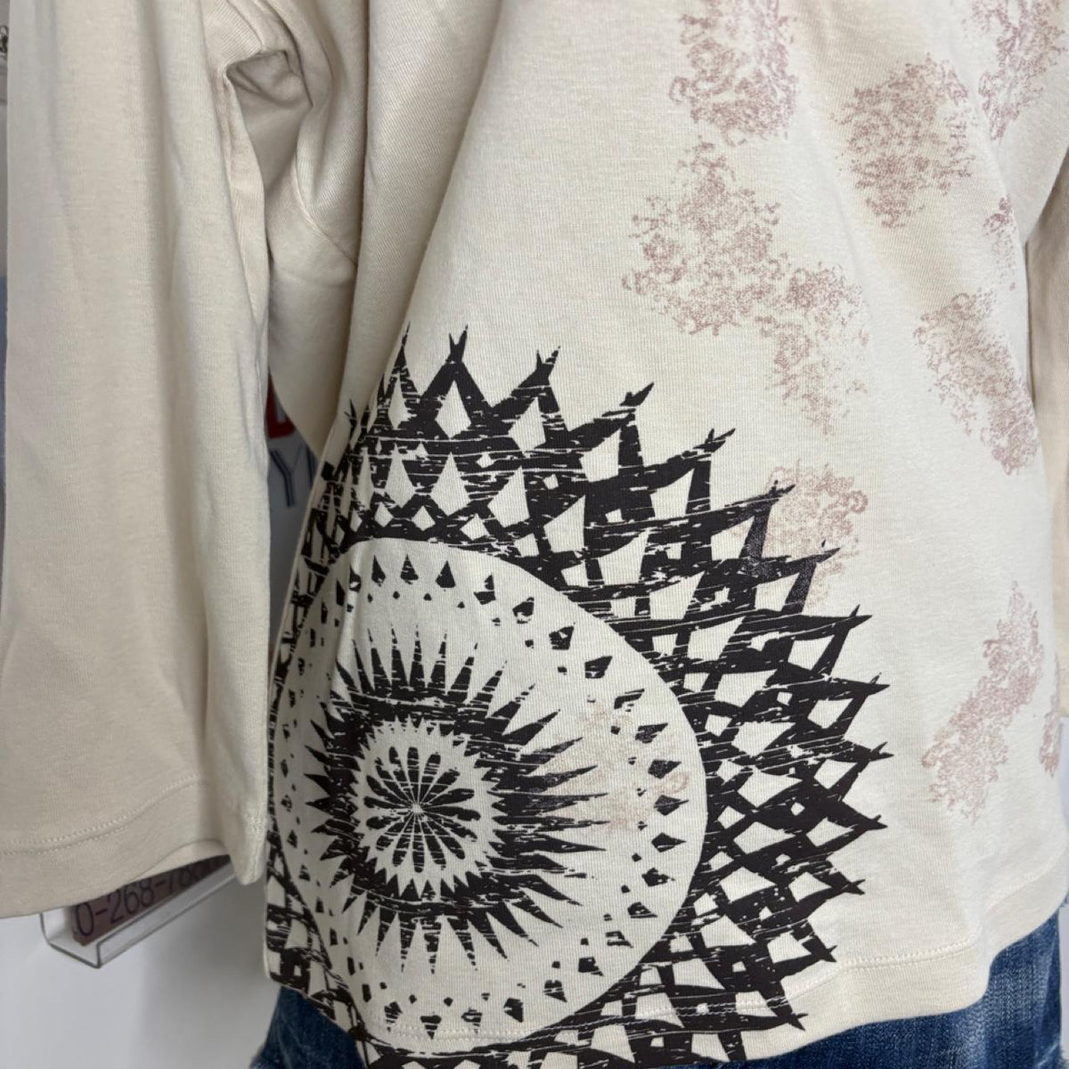 deadstock NWOT 2000s y2k beige abstract graphic tee
